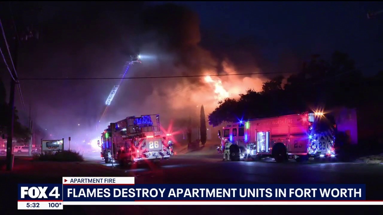 Firefighter hospitalized as Fort Worth apartment burns