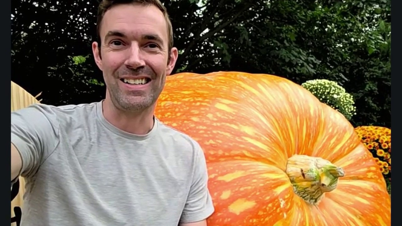 Illinois record: Plainfield man grows state's heaviest pumpkin ever