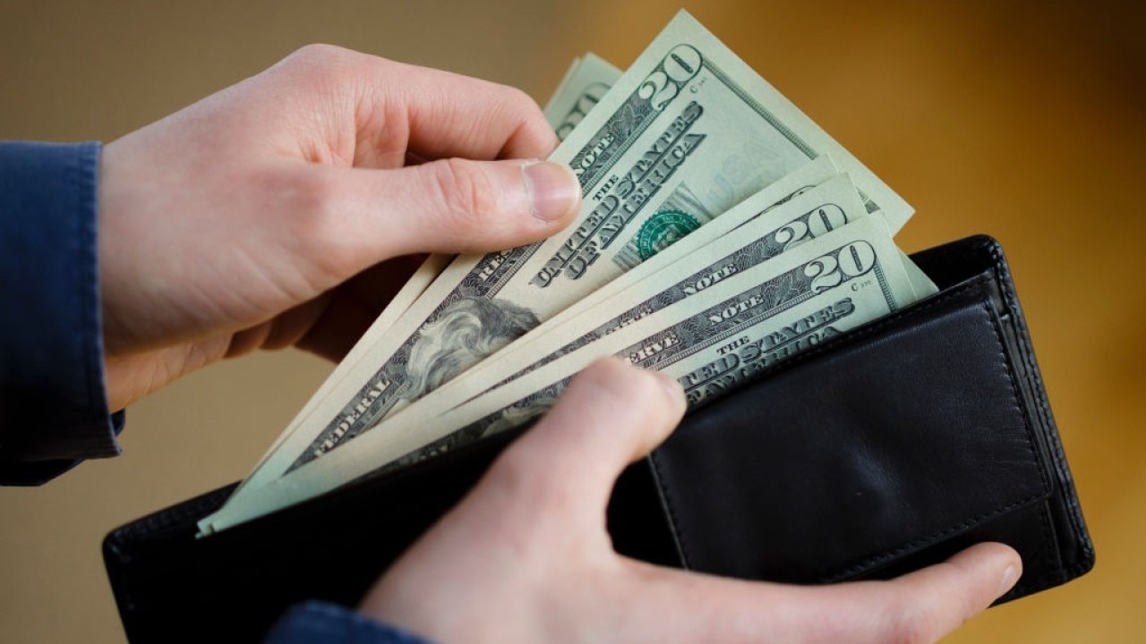 How to break the cycle of living paycheck to paycheck