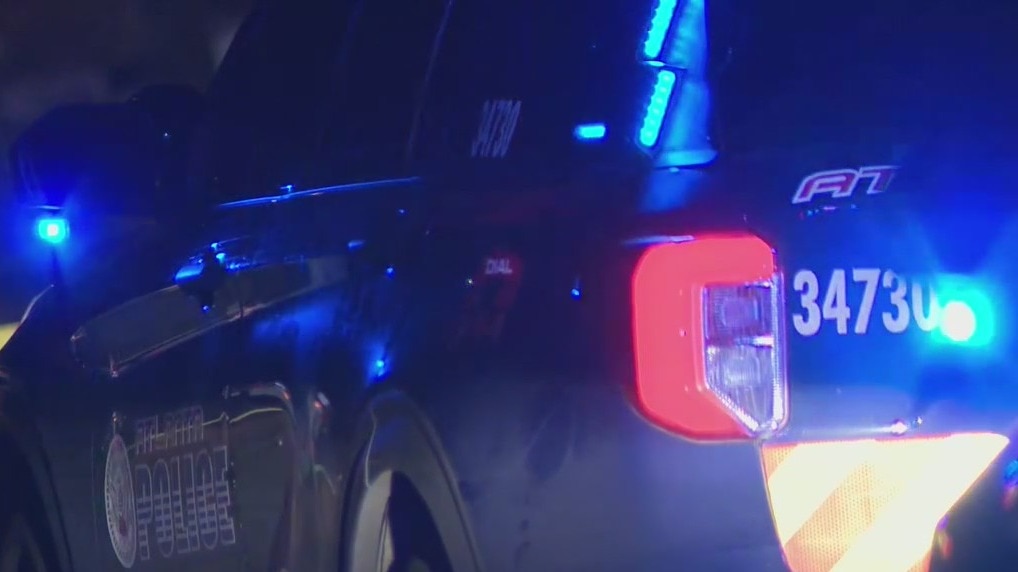 Man found dead inside car in SW Atlanta