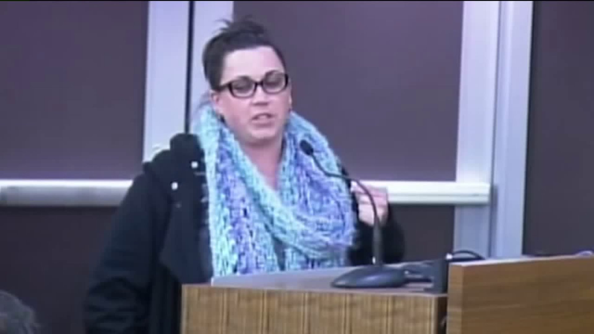 Burien resident addresses City Council
