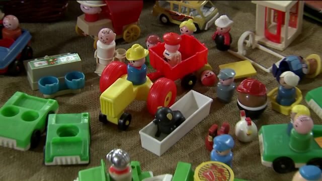 Kramp checks out all the unique items at the Waukesha EXPO Market