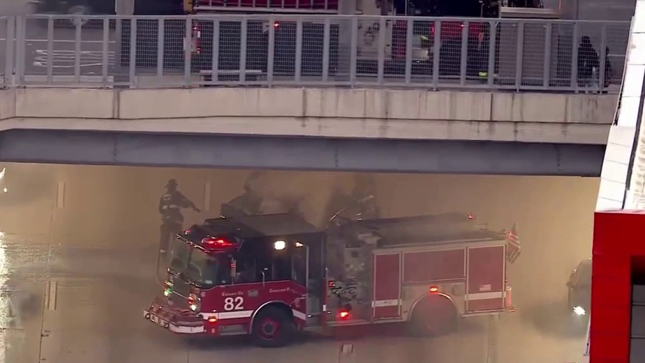 Car fire snarling traffic on Dan Ryan