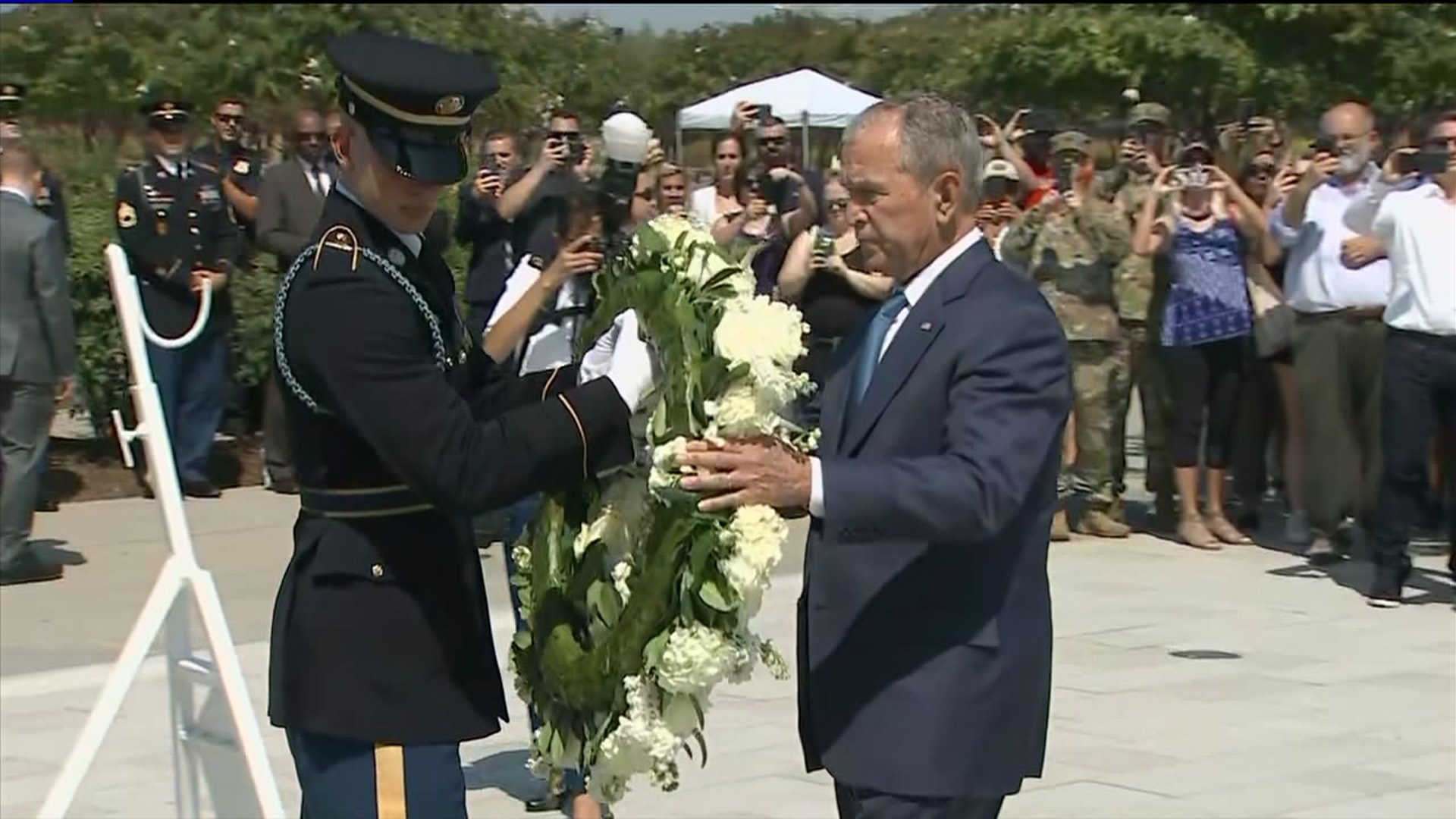 Former Pres. Bush lays wreath