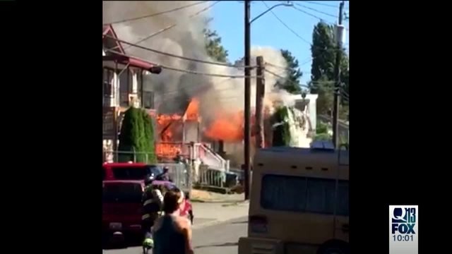 Flames race through Seattle apartment building