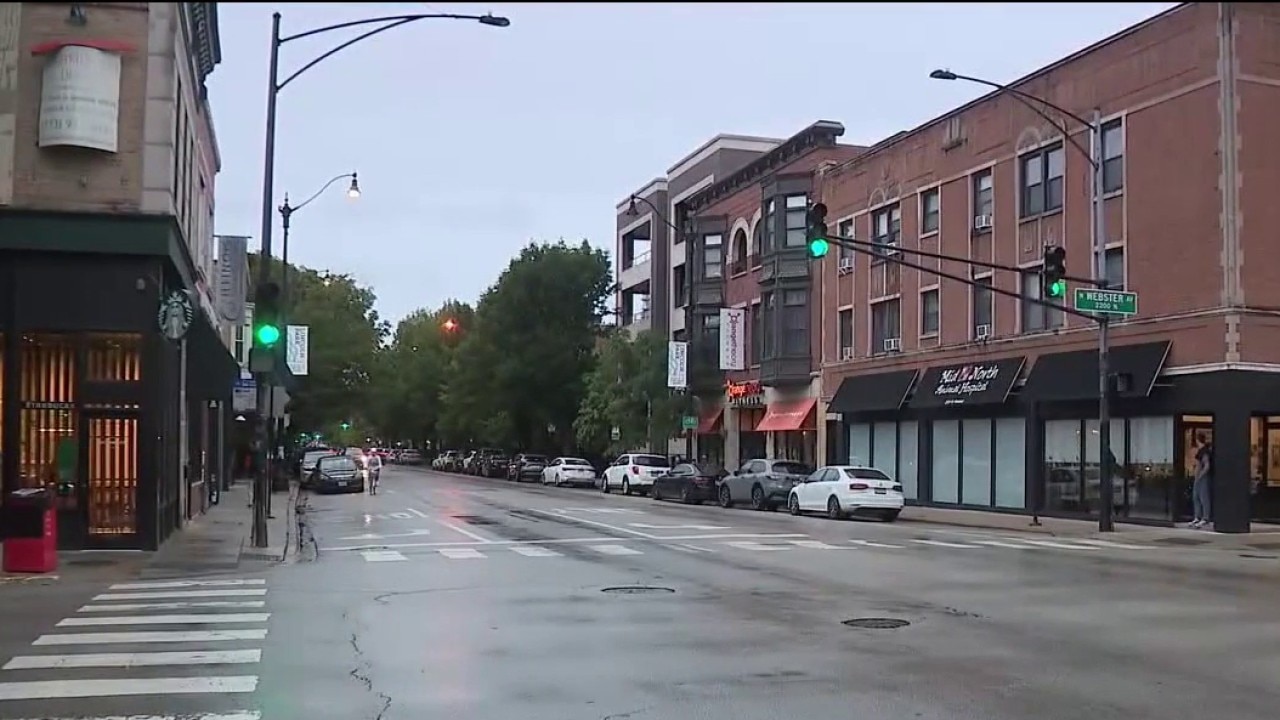 Chicago police warn of armed robberies targeting women in Lincoln Park