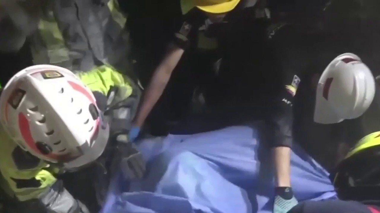 Woman found alive 36 hours after Colombia quake