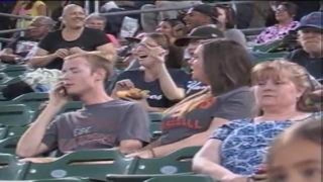 Web Fix: Kiss Cam mishap