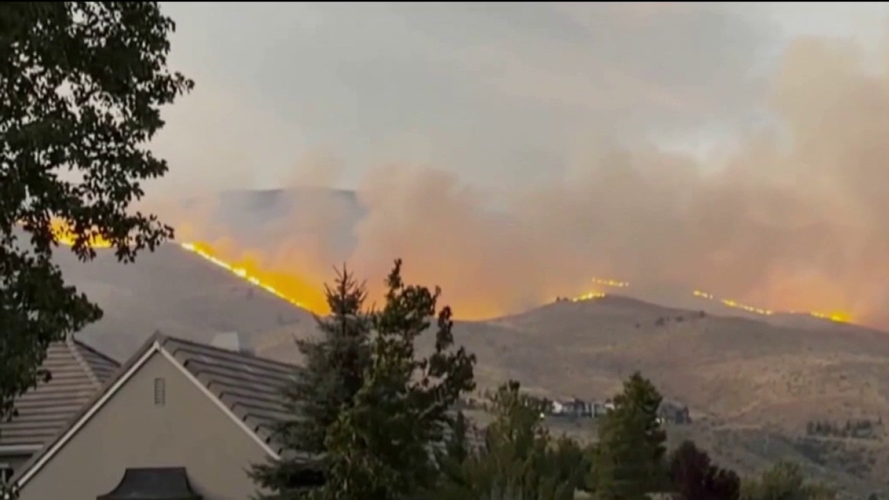 Fast-moving Hawk Fire burns over 15,000 acres near downtown Reno