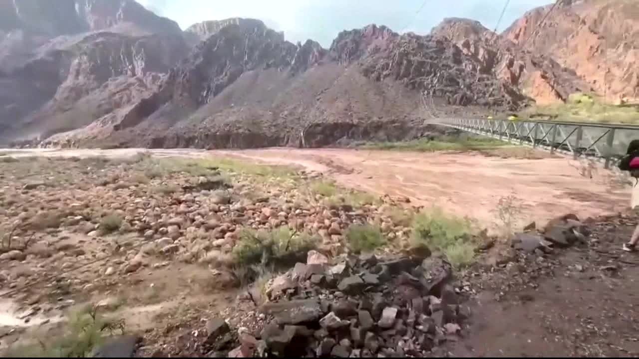 Flash flooding hits Grand Canyon, Zion national parks