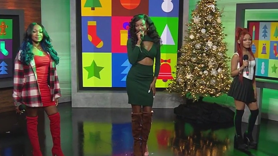 Psiryn performs on Christmas program