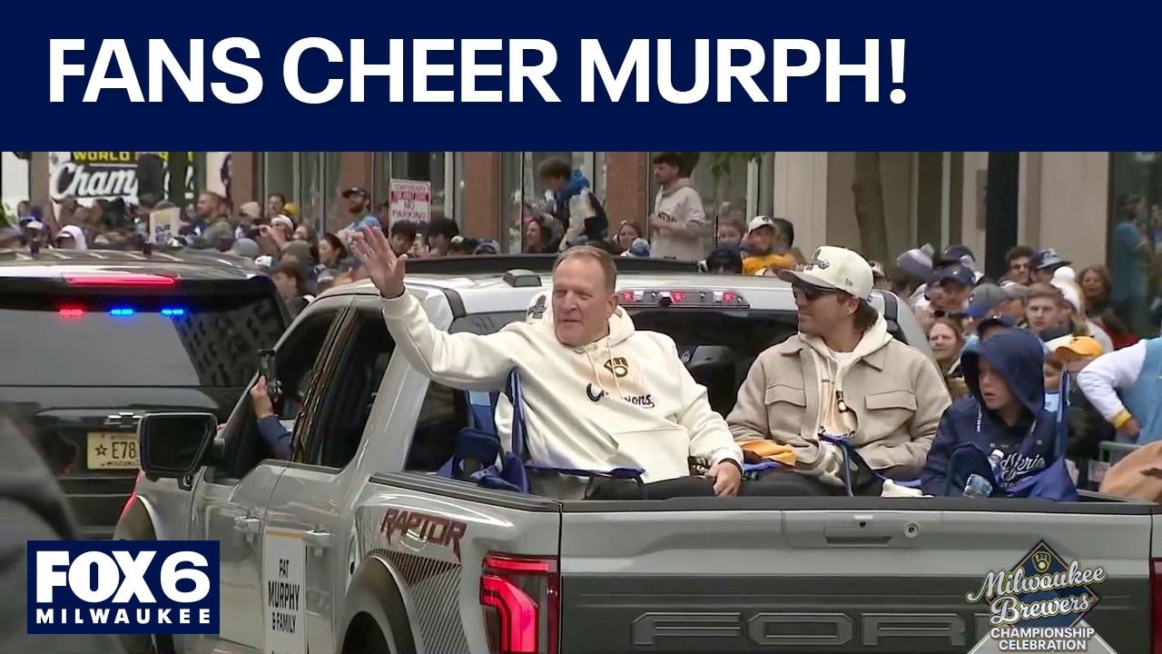 Brewers Championship Parade: Crowd cheers for Murph