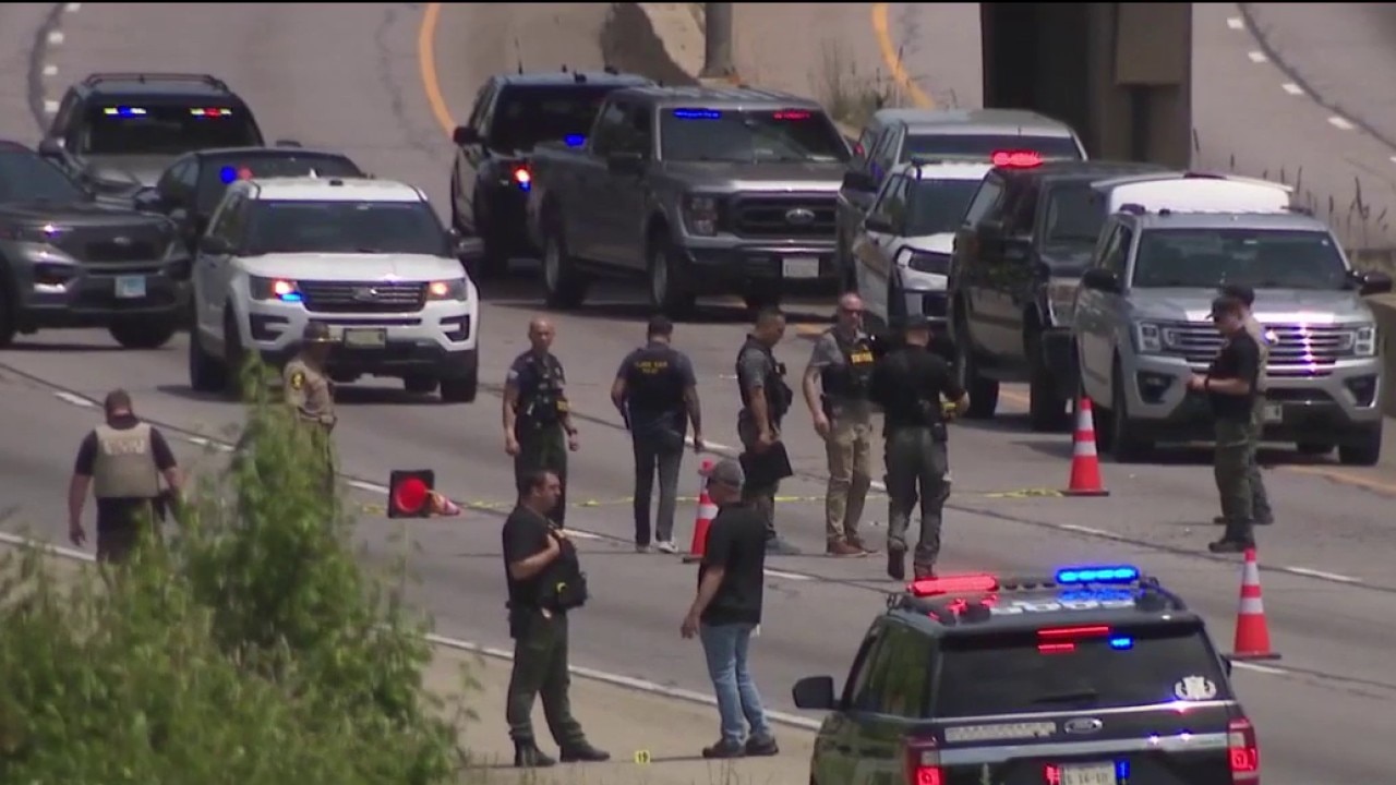 Bomb squad responds to incident on I-290 in Cook County; fatality confirmed