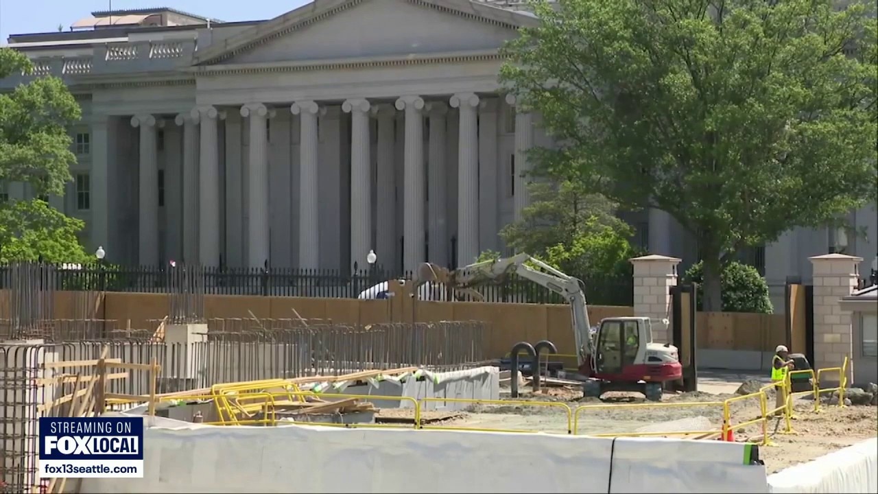 Supreme Court narrowly approves White House ballroom project
