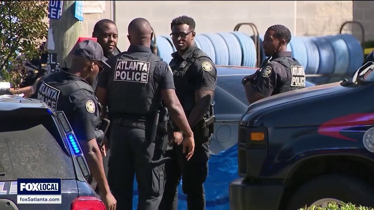 Man dies in car after southwest Atlanta shooting 
