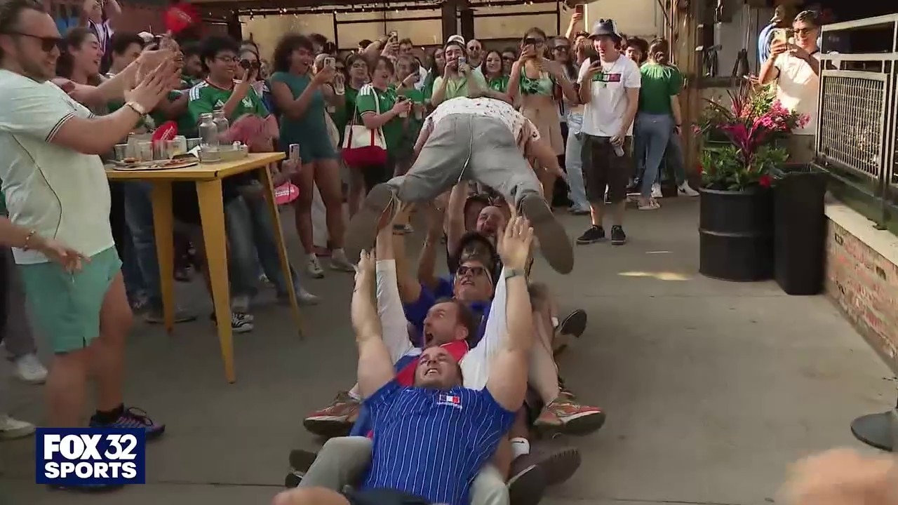 Sammy P has a blast with Mexico fans at the Recess watch party | Fox Chicago Sports