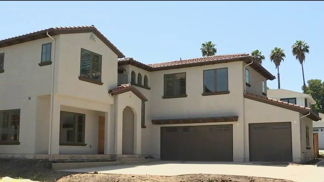 Mortgage rates hit 7%: What it means for homebuyers