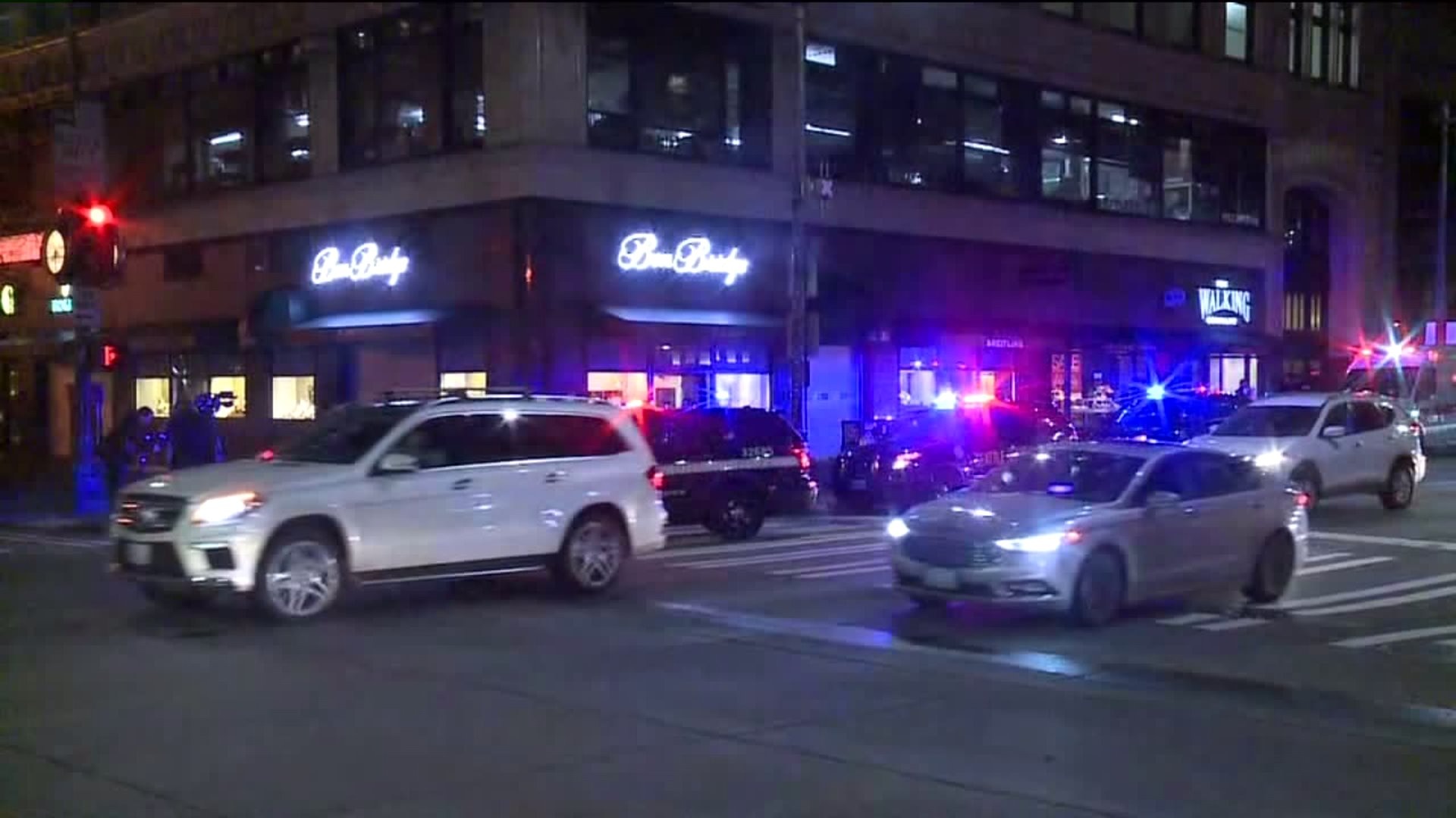 Smash and grab at jewelry stores in Seattle