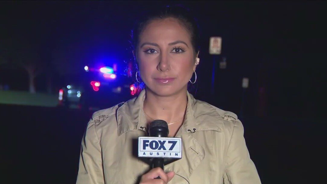 Car submerged in Lady Bird Lake, first responders investigating