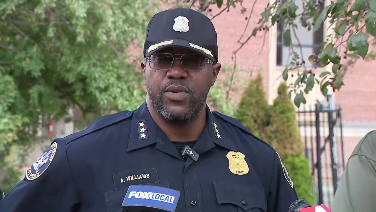 Barricaded gunman surrenders after standoff with Detroit police on west side