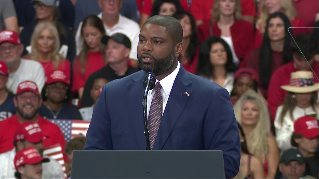 Byron Donalds speaks at Daytona Beach rally