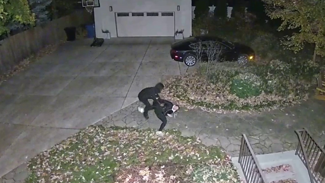Video shows armed Chicago carjacking from 2023; both men convicted, sentenced