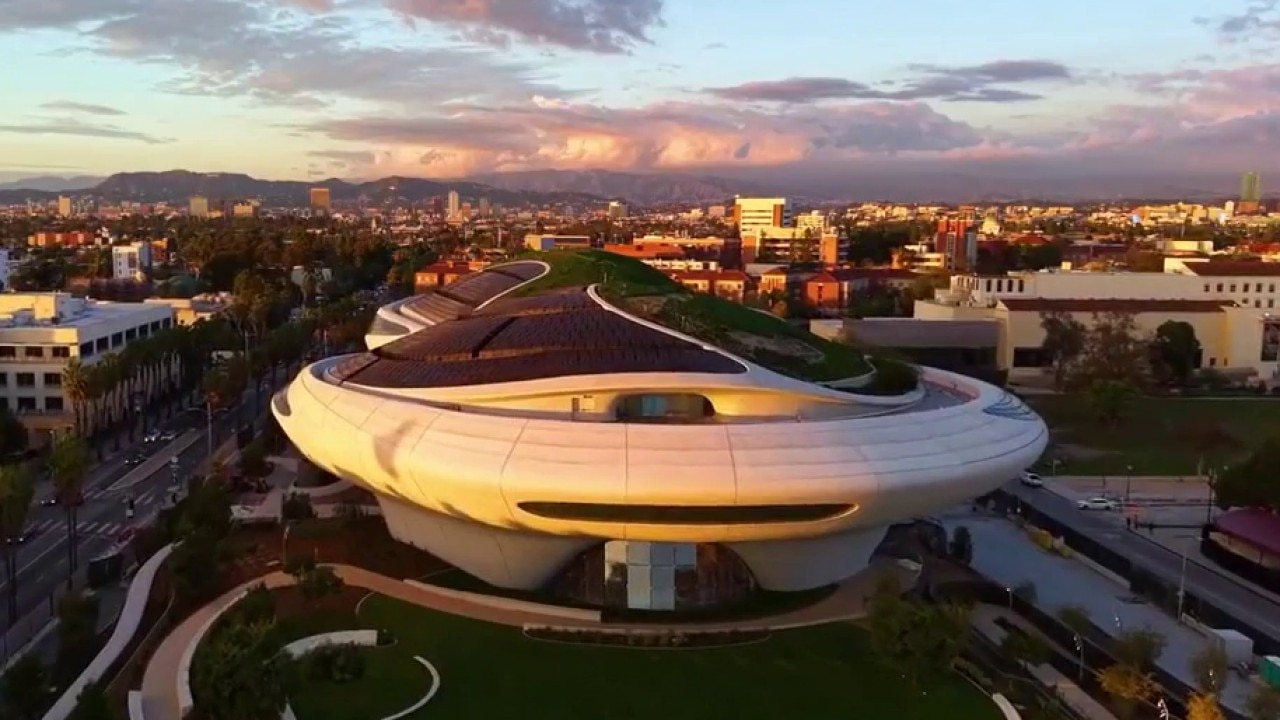 Lucas Museum of Narrative Art opens to the public 