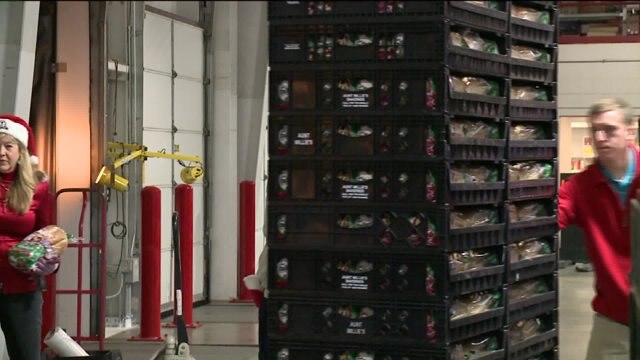 "We wanted to help needy families:" Bakery donates 5,000 loaves of bread to Milwaukee food bank