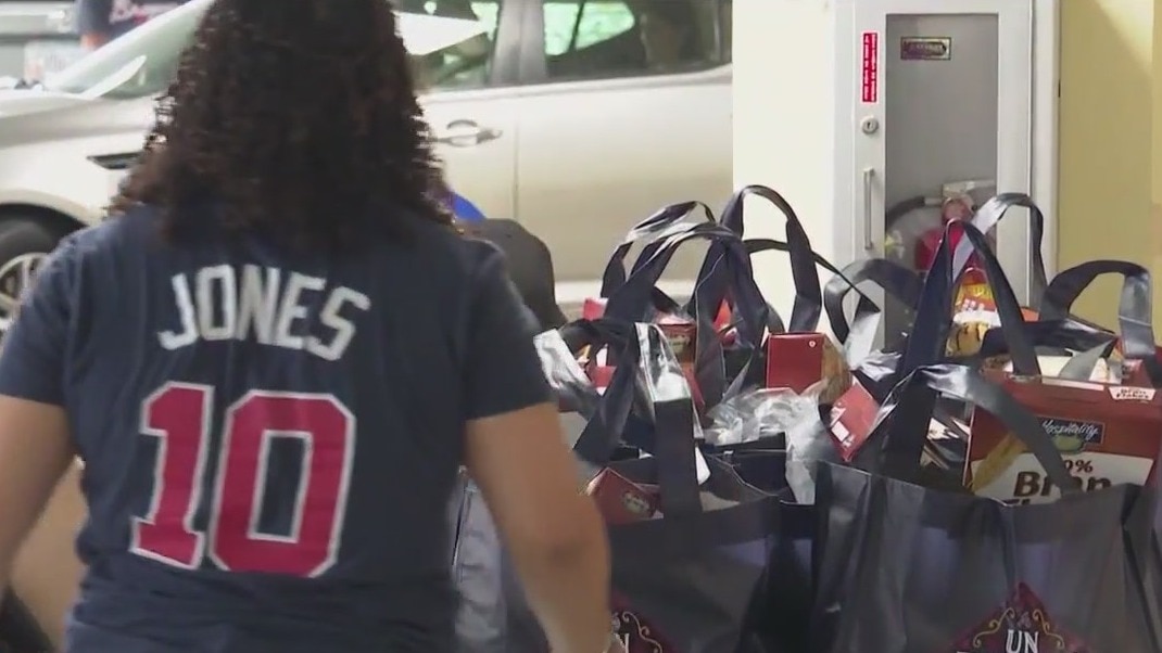 Braves pitchers host food distribution event