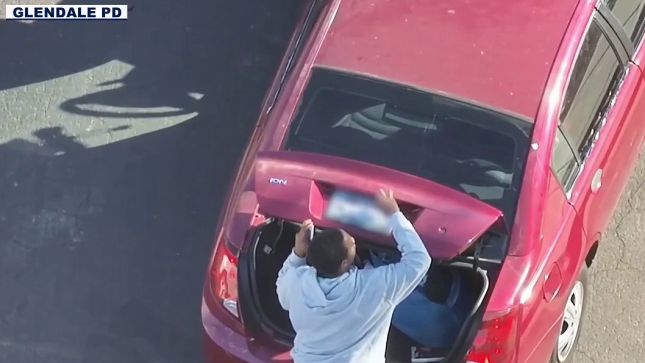 Suspect drives backwards to escape Glendale police