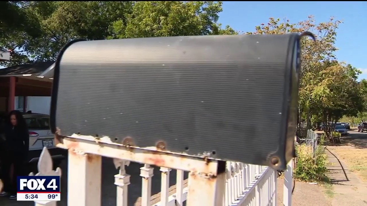 Dallas resident sees missing mail in social media videos