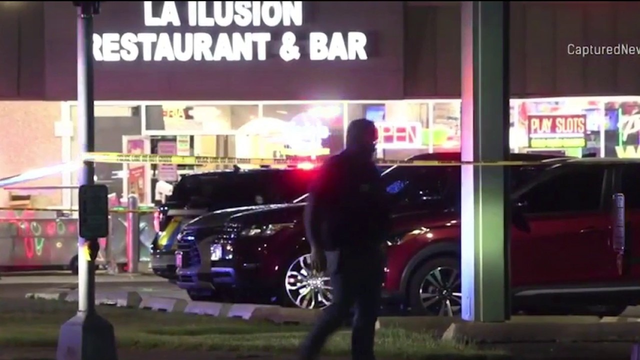 Police kill gunman in Carpentersville bar