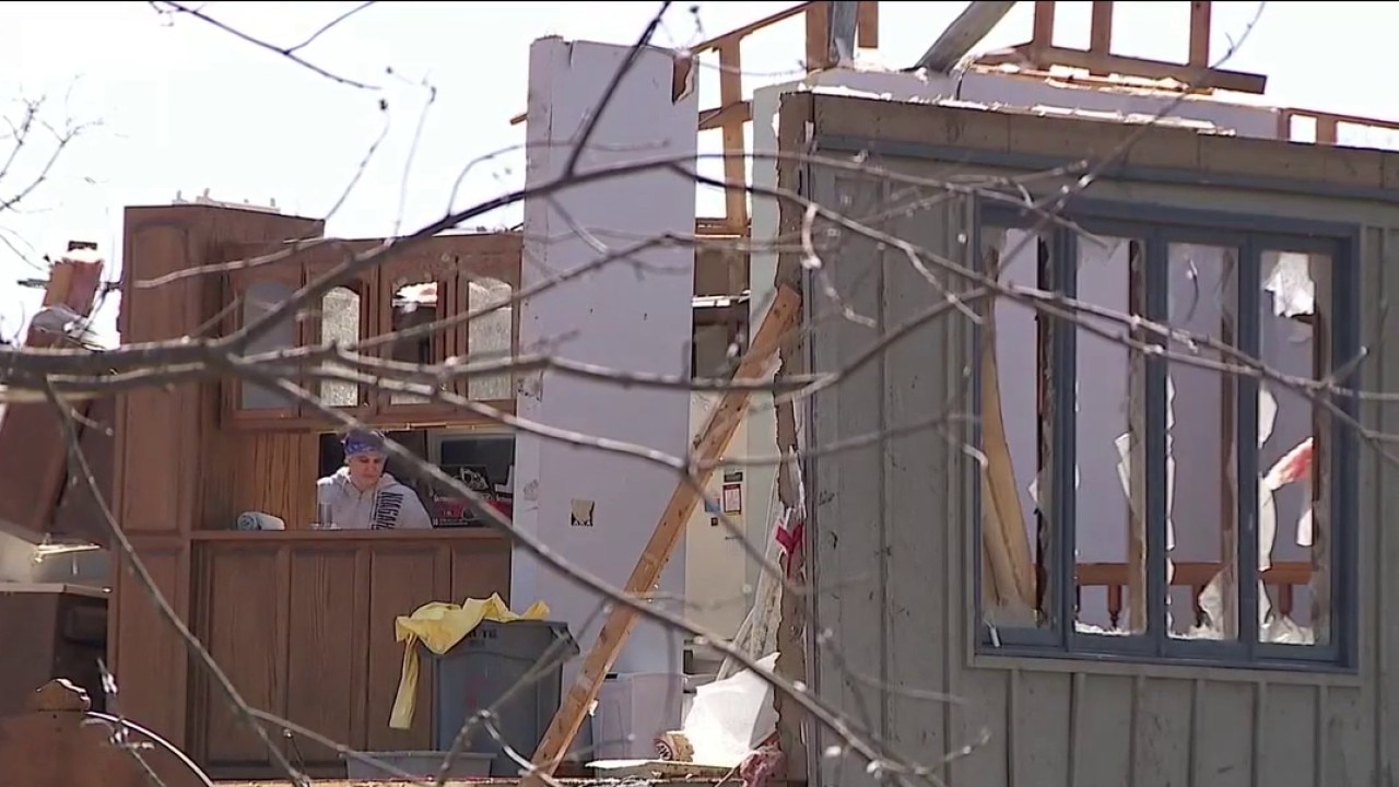 Rochester residents cleaning up after tornado