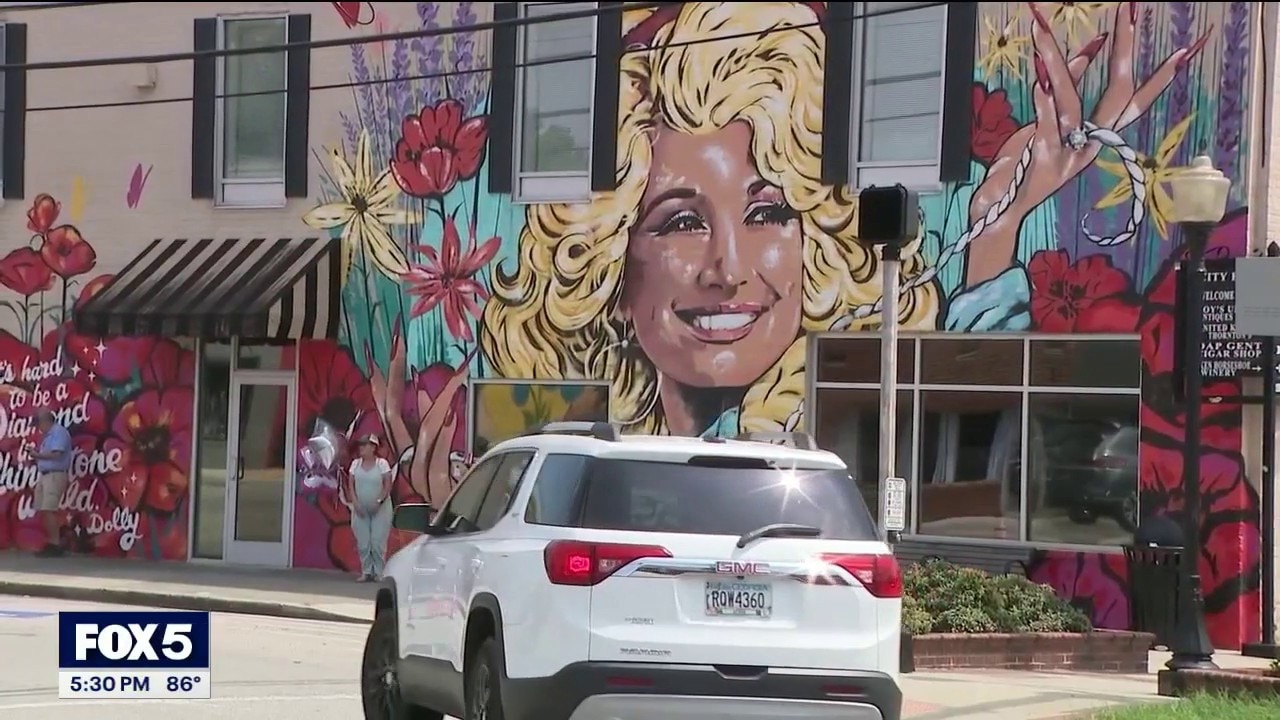 Fans gather in Ringgold where Dolly Parton married in 1966