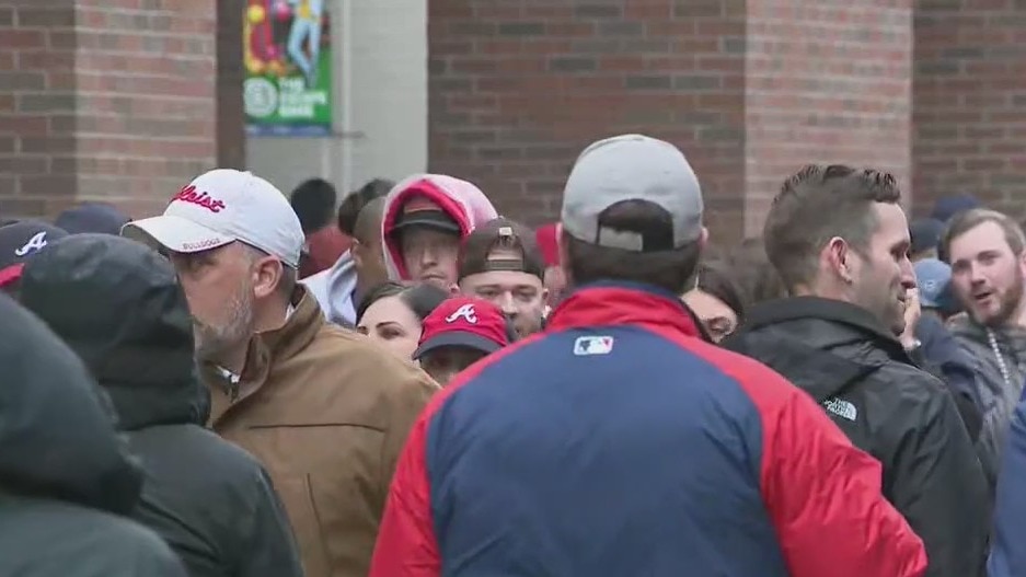 Braves fans flood the Battery ahead of Game Three
