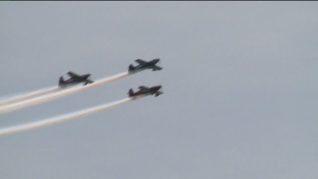 Sunny skies expected as pilots, skydivers and fans amp up for Milwaukee`s Air & Water Show