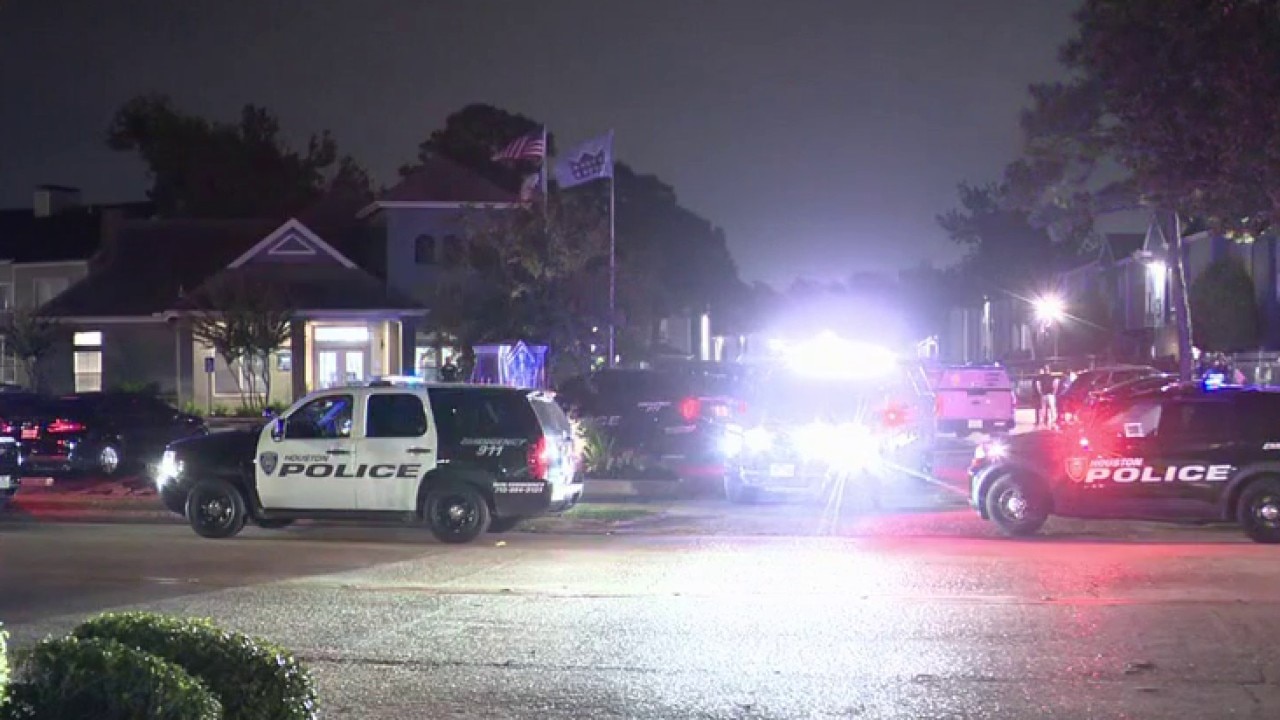 2 shot, killed in Houston apartment leasing office