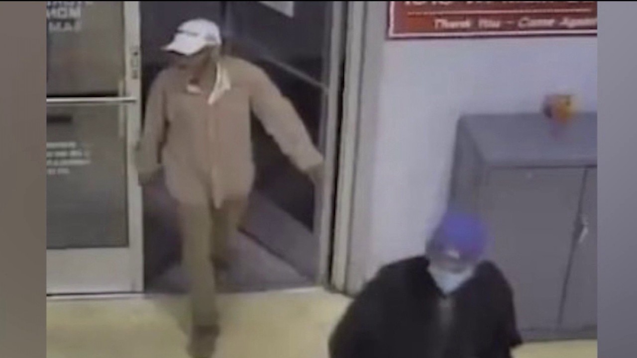 Suspect smashes jewelry case with hammer | Silent Witness