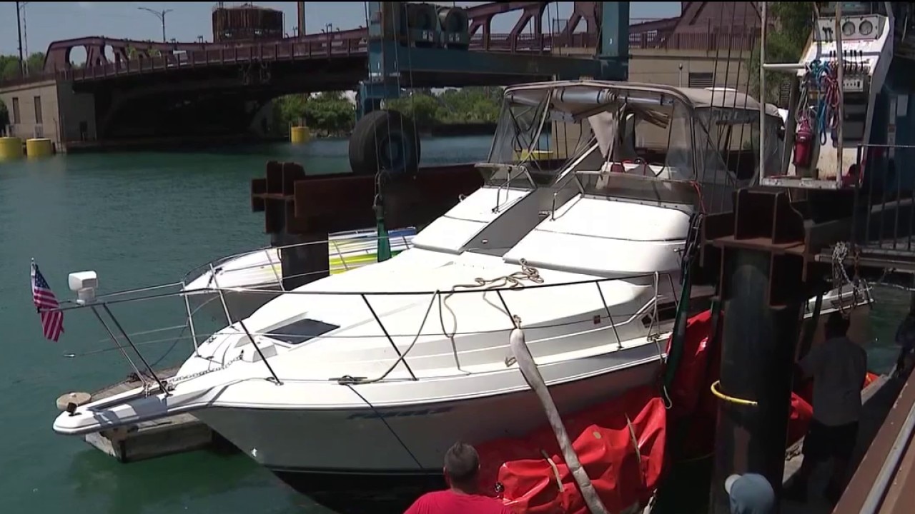 Sunken boat recovered from Lake Michigan after Fourth of July weekend accident