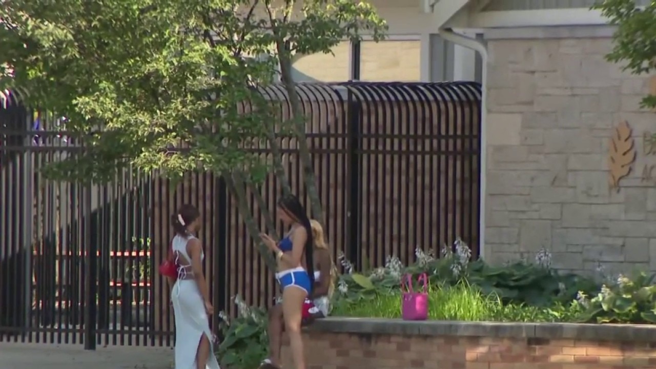 Milwaukee families use aquatic park to cool off