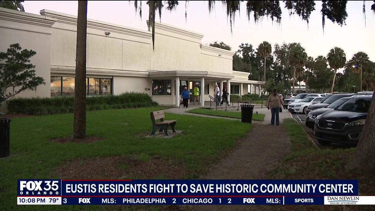 Eustis residents oppose proposed sale of community center