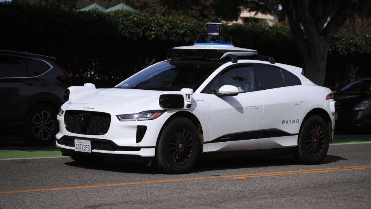 Waymo calls police on disorderly teens in California | ChicagoLIVE