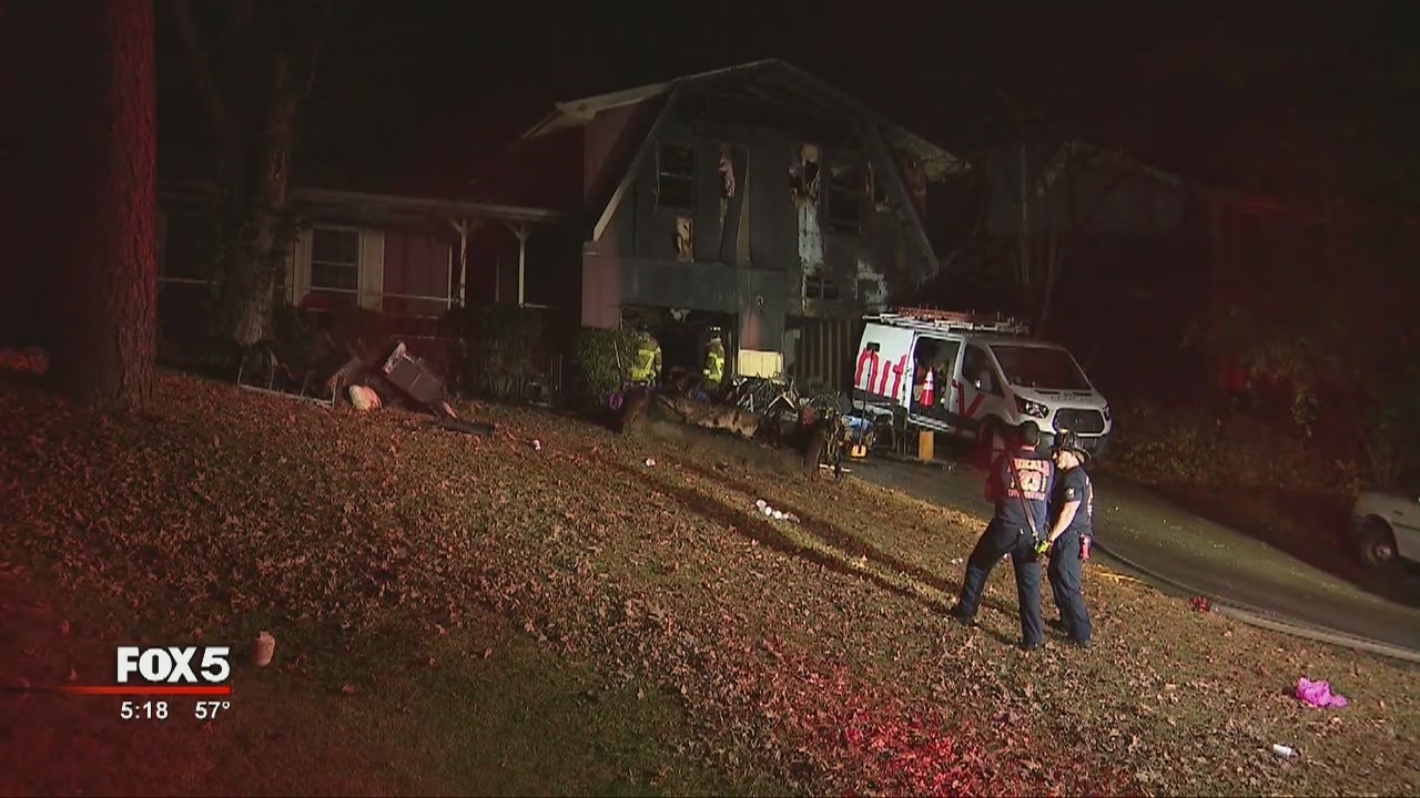 Man escapes house fire near Stone Mountain