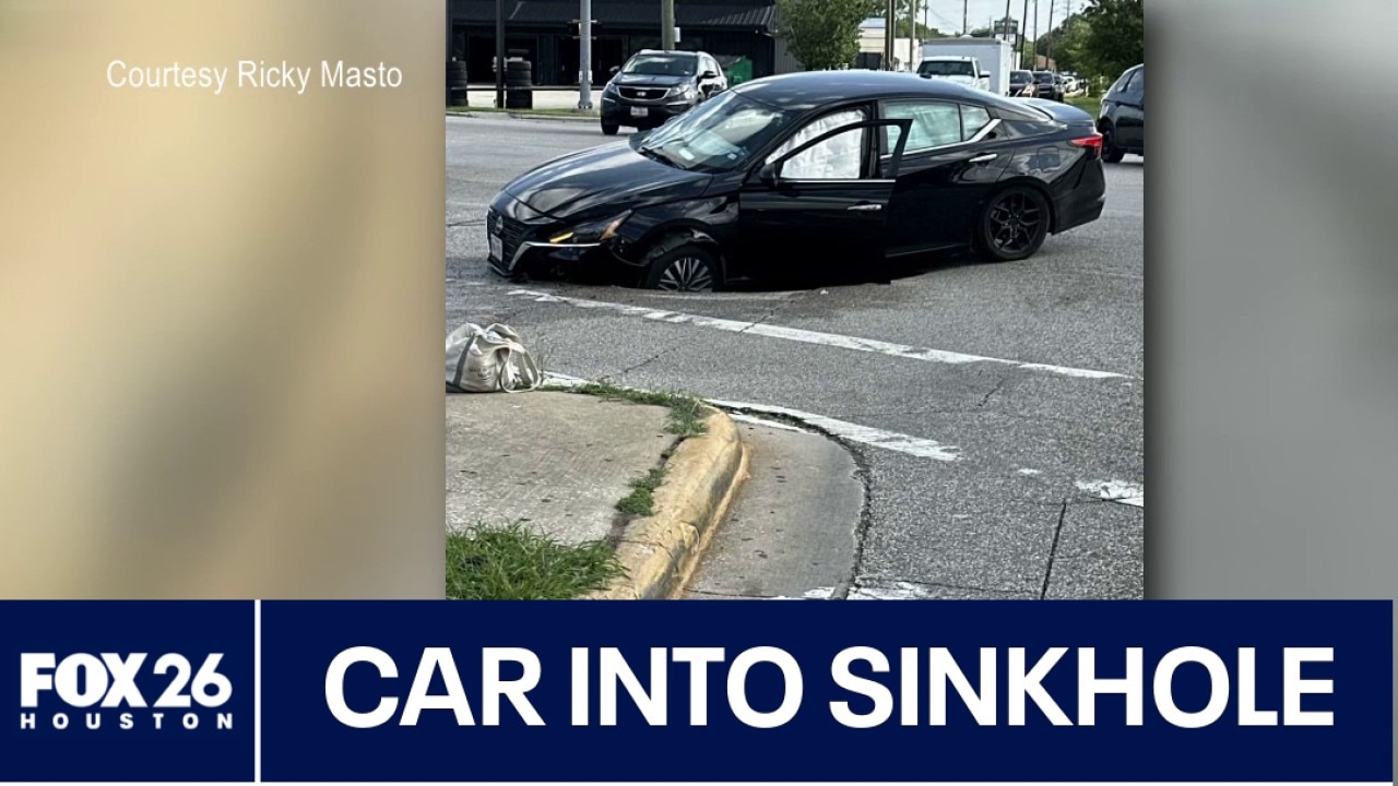 2 hospitalized after car strikes sinkhole in Harris County