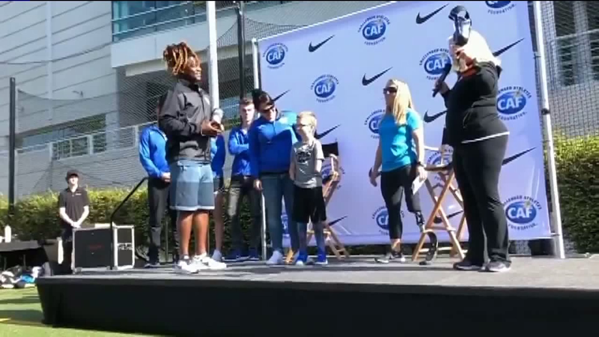 Shaquem Griffin surprises child with new pair of prosthetic running legs