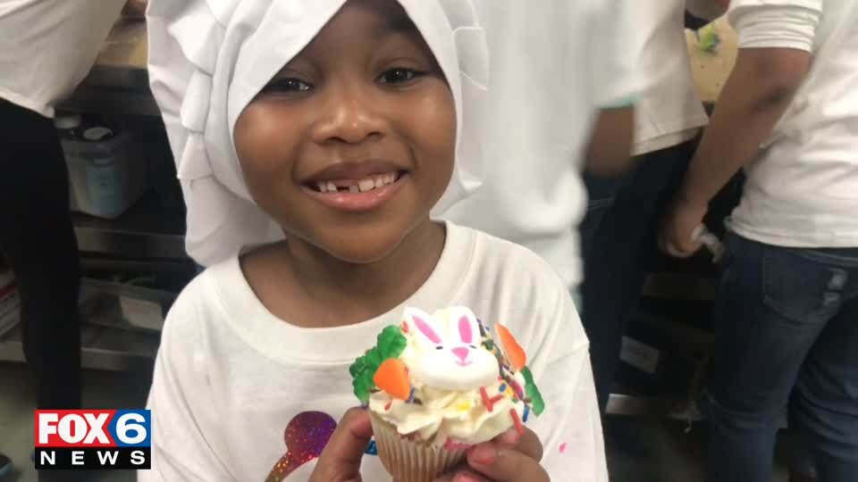 Kramp Visits Little Bakers Association