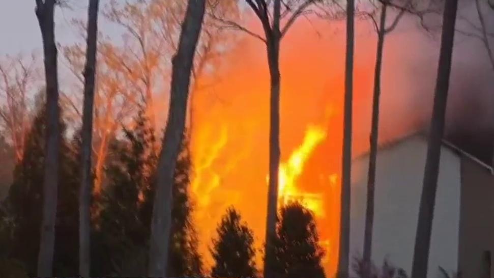 Crews investigating fire at apartment complex in north Raleigh