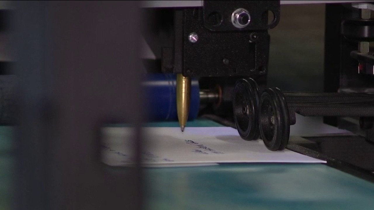 Handwrytten in Tempe offers robots to handwrite letters