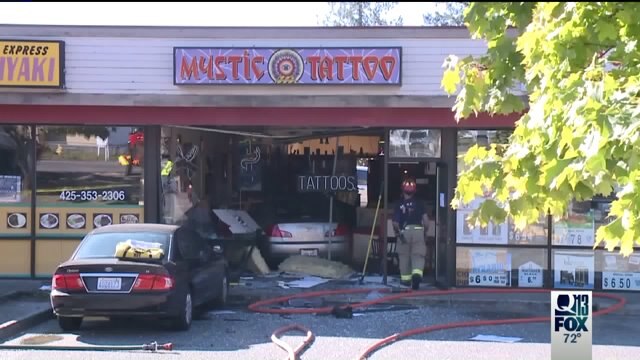 Car plows into Mukilteo strip mall