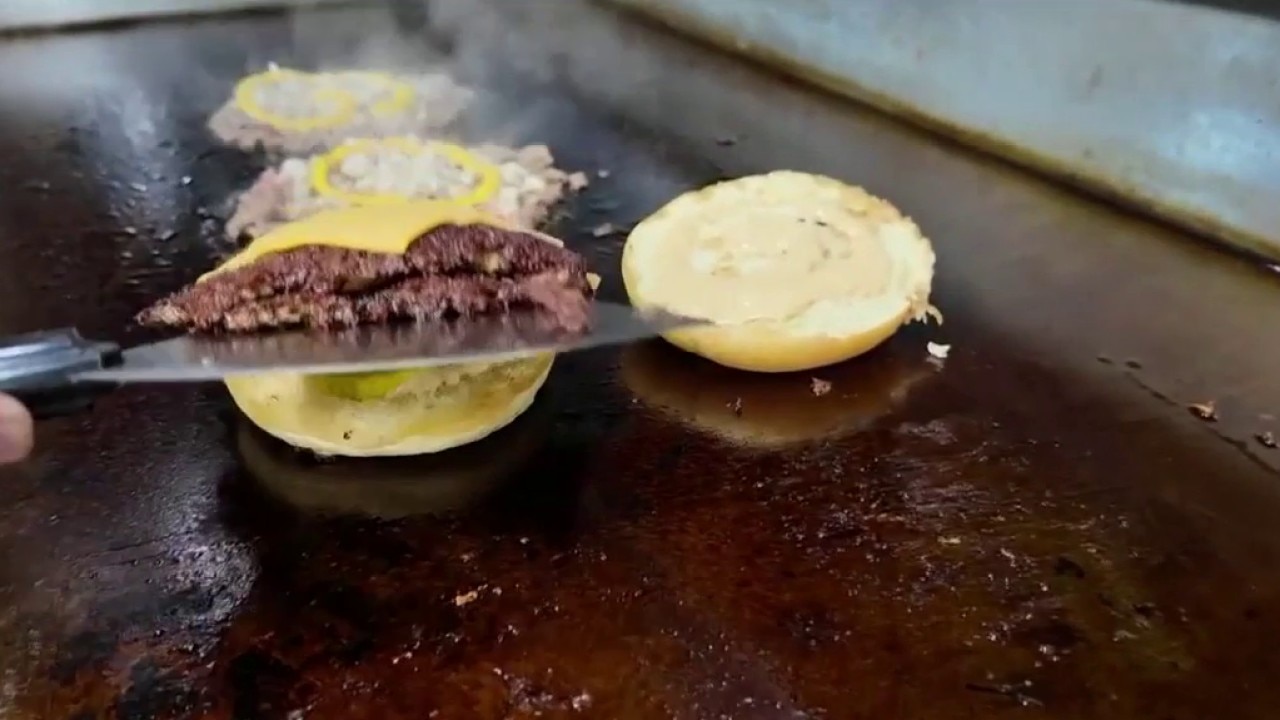 Burgers with Buck: Bona Fide Deluxe